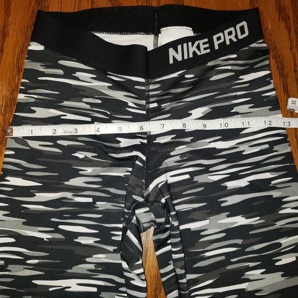 Nike Pro Athletic Grey Camo Capri Leggings Size Small - Picture 6 of 8